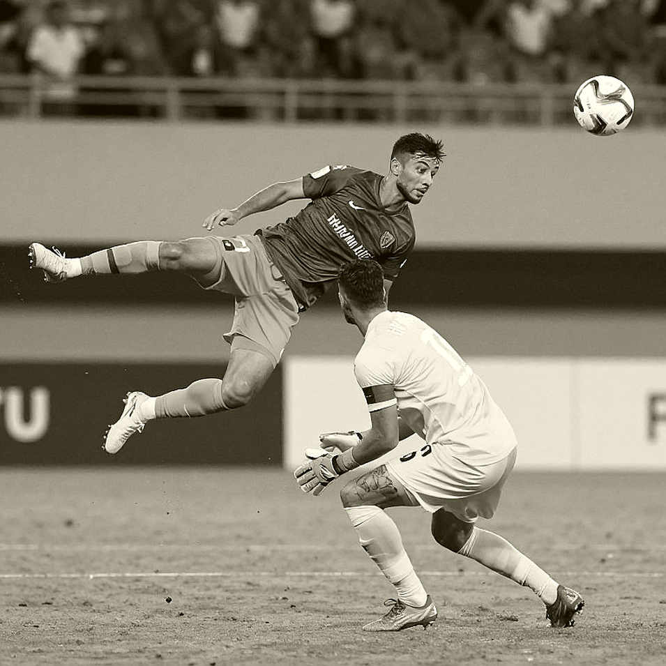 Yoshino và cuộc thử nghiệm của Shin Tae-yong tại Persija: Tiền vệ trung tâm học lại bản năng phòng ngự Yoshino và cuộc thử nghiệm của Shin Tae-yong tại Persija: Tiền vệ trung tâm học lại bản năng phòng ngự