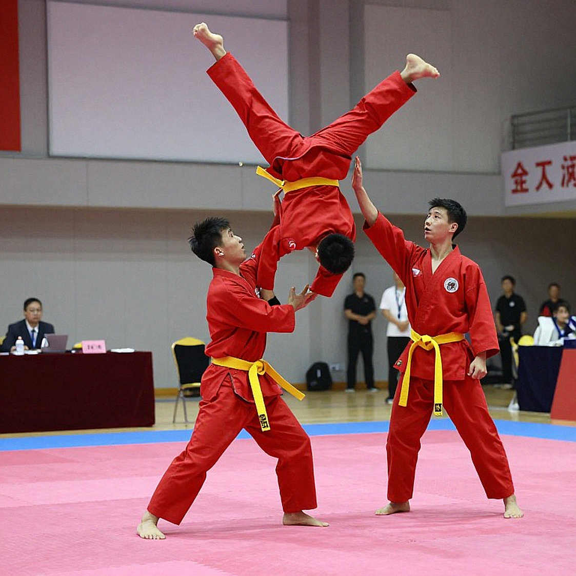 The Wrong Landing: How the 77kg Scale Took Down a Fighter Before the Fight Began