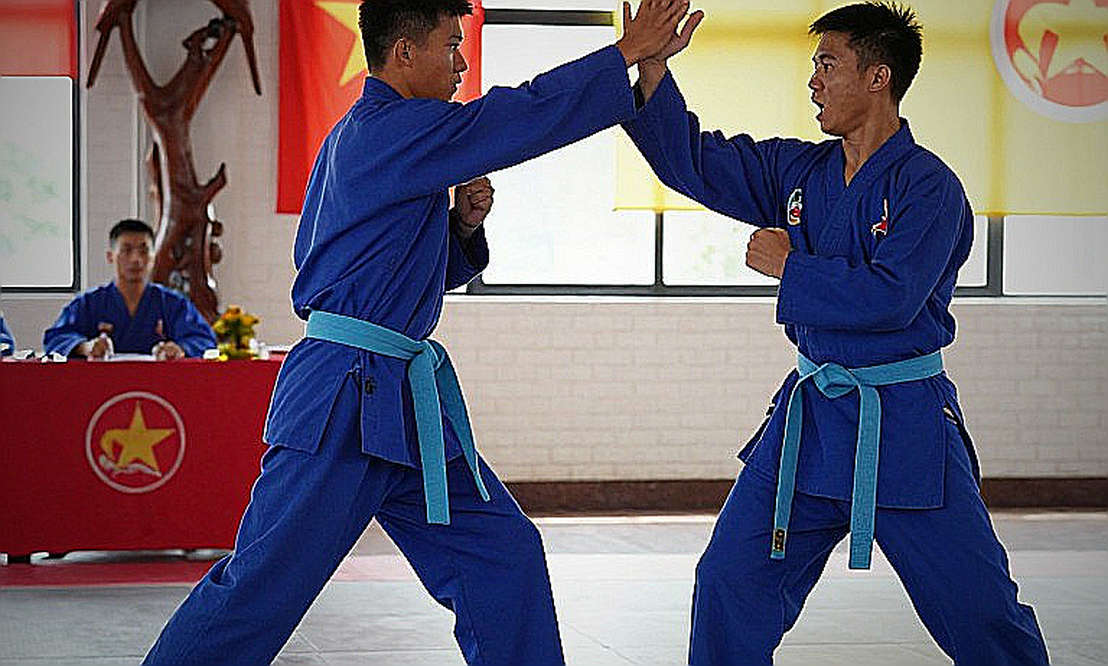 Tấm đai MMA và khoảng cách 20 pound không ai nói với khán giả