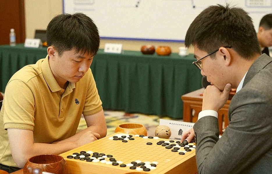 Ngọn đuốc Samarkand: Khi cờ vua cần một nghi lễ, và sự thật cần một người kiểm chứng