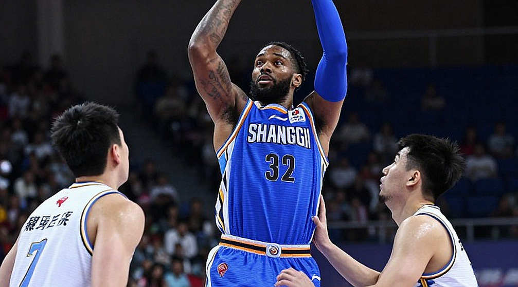 Tim Cone lên tiếng phủ nhận tin đồn rạn nứt với Justin Brownlee: 'Chúng tôi nợ anh ấy'